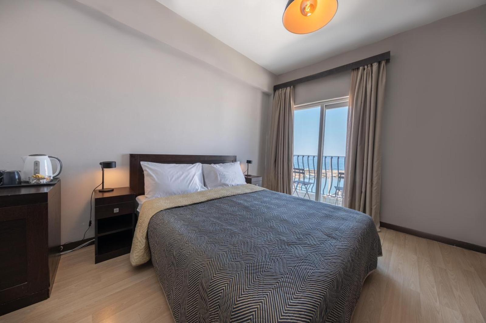 Kyrenia British Harbour Szálloda 4*
